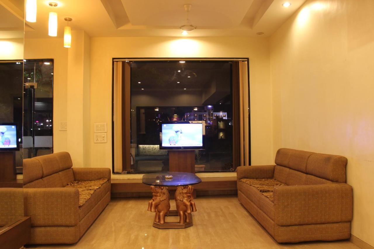 Hotel Laxmibai Palace Ширди Экстерьер фото