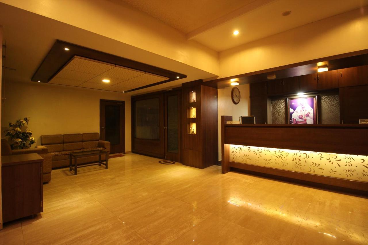 Hotel Laxmibai Palace Ширди Экстерьер фото
