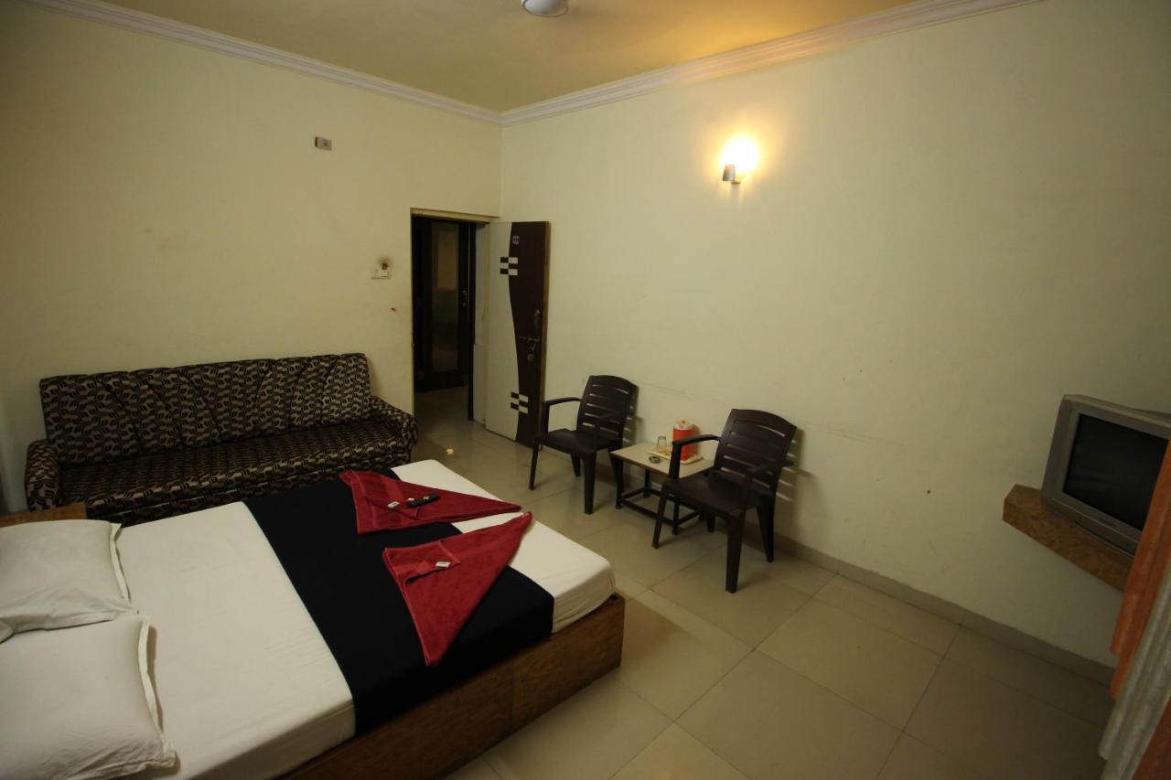 Hotel Laxmibai Palace Ширди Экстерьер фото