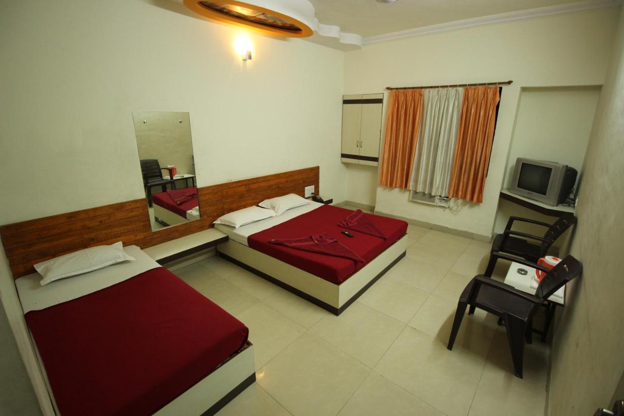 Hotel Laxmibai Palace Ширди Экстерьер фото