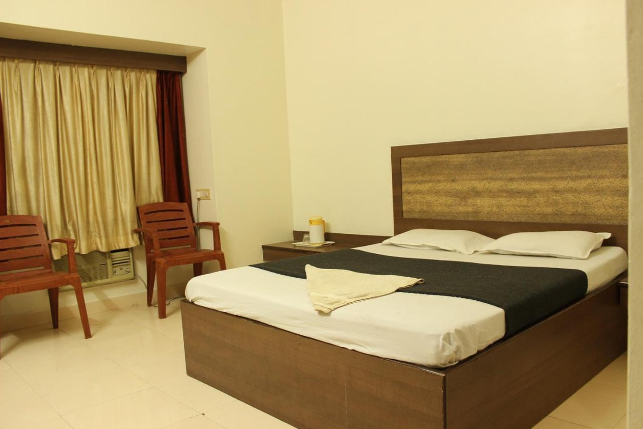 Hotel Laxmibai Palace Ширди Экстерьер фото