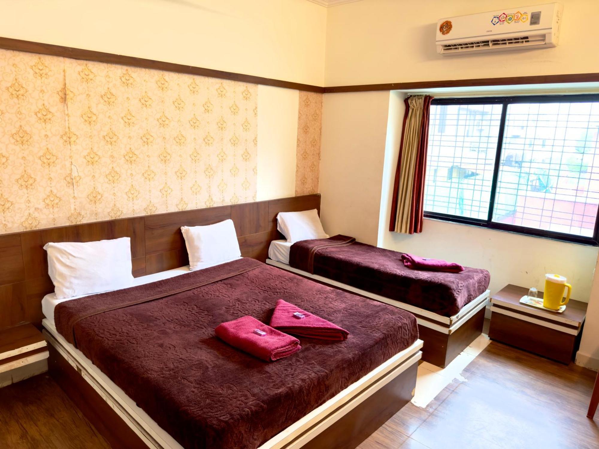 Hotel Laxmibai Palace Ширди Экстерьер фото