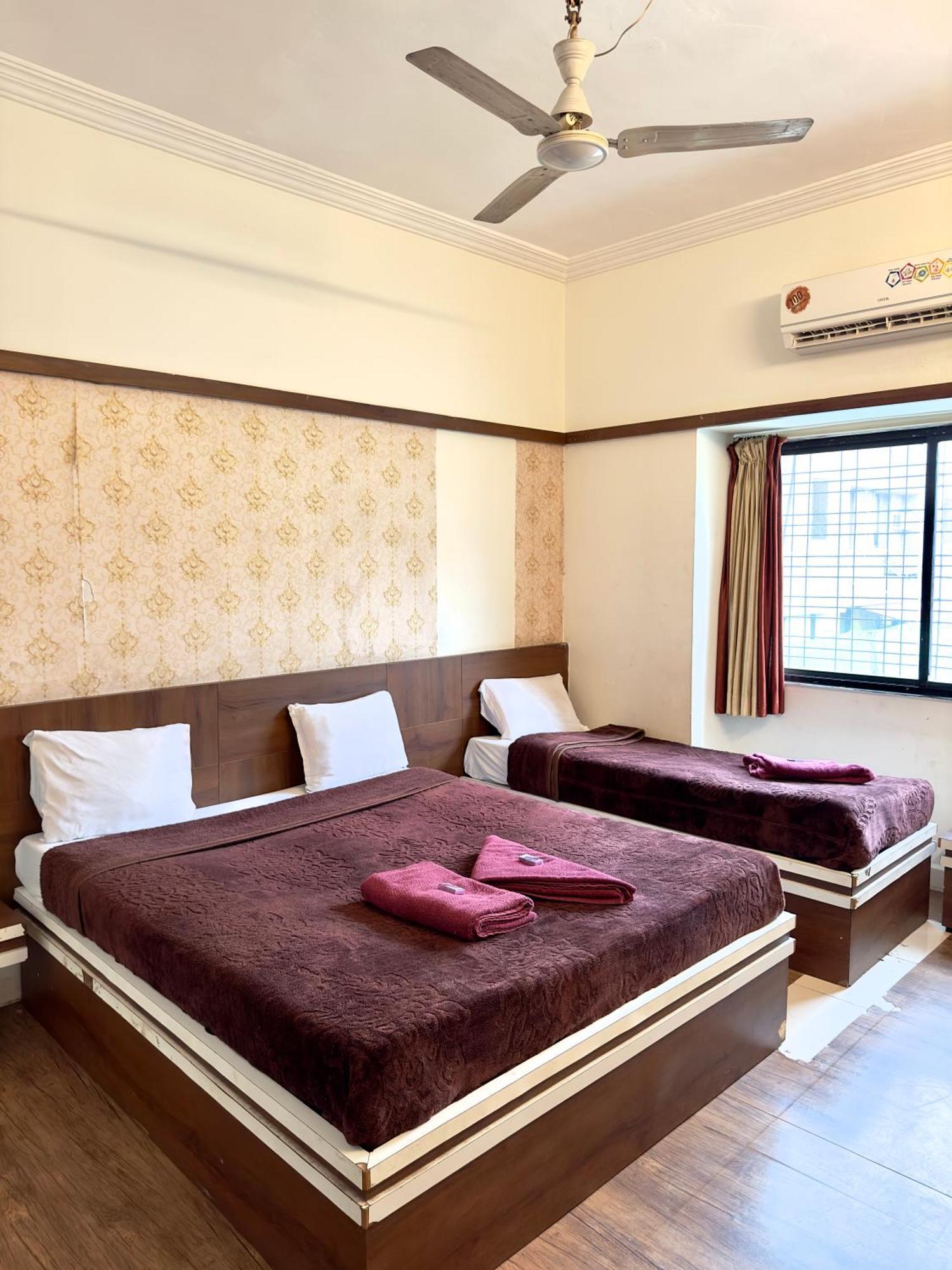 Hotel Laxmibai Palace Ширди Экстерьер фото