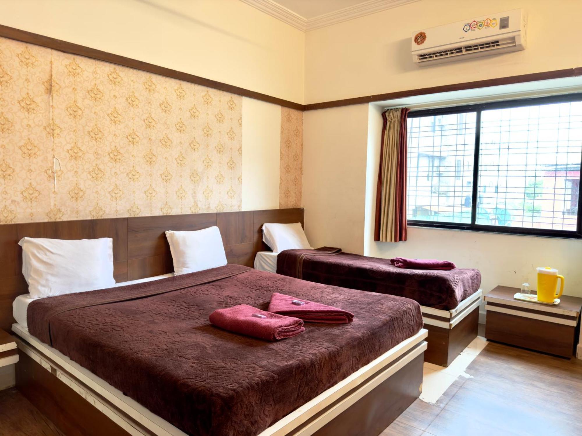 Hotel Laxmibai Palace Ширди Экстерьер фото